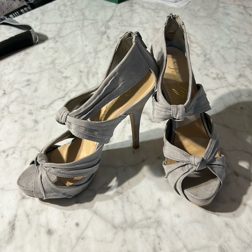 Grey Suede Strappy Stiletto Heels Sz 7